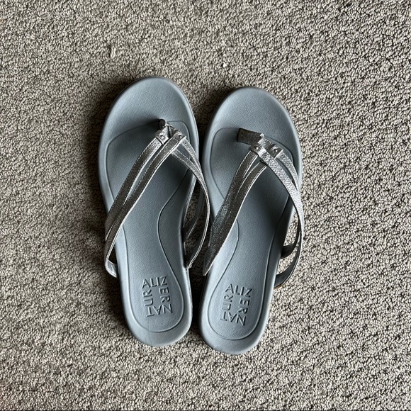 Naturalizer // Two pair of comfort flip flops - Picture 3 of 6